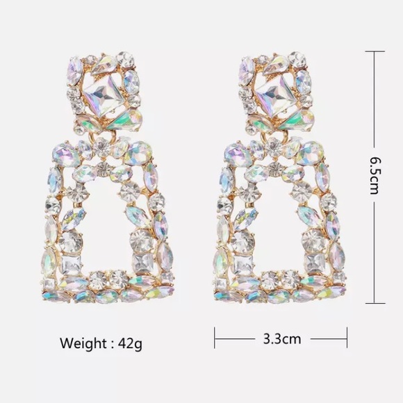 Hollowed Out Crystal Drop Earrings! - Picture 3 of 4